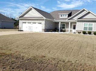 17 Maxwell Dr, Fort Mitchell, AL 36856