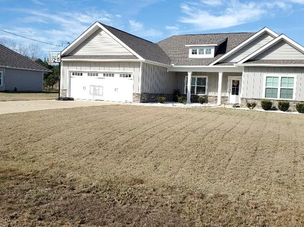 17 Maxwell Dr, Fort Mitchell, AL 36856