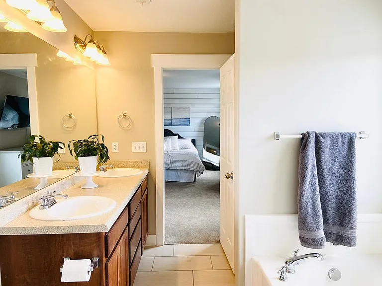543 W Crenshaw Way — Photo 16