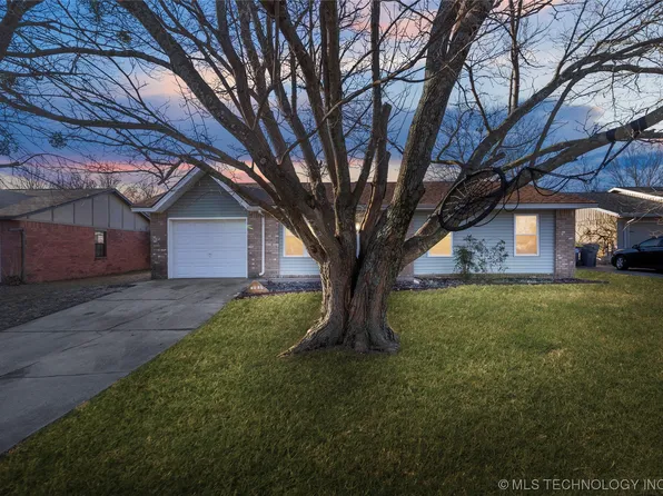 1058 E 144th St, Glenpool, OK 74033