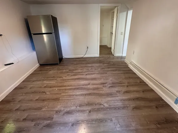 40 Sinclair Ave, Cranston, RI 02907