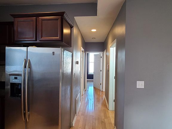 3rd image of 1443 N Washtenaw Ave APT 3B