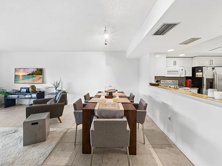 823 Meadowland Dr #D — Photo 7