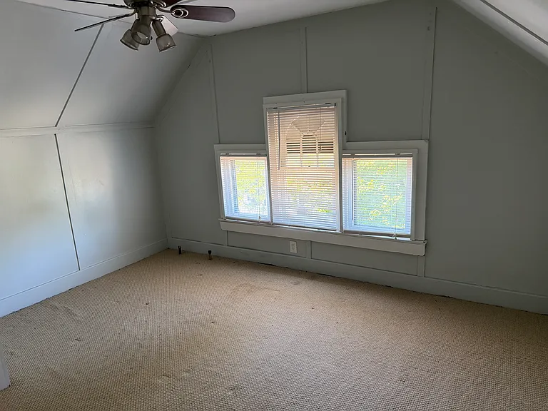 364 Alexander St — Photo 16