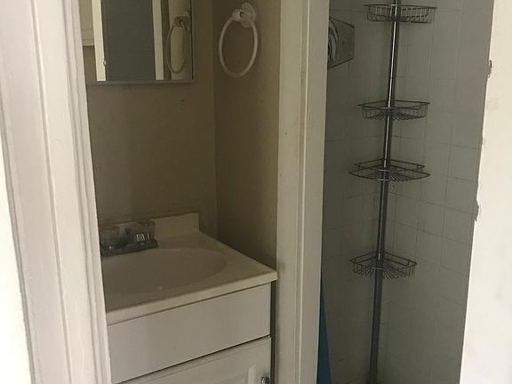 3rd image of 940 Bradshaw Ter APT B