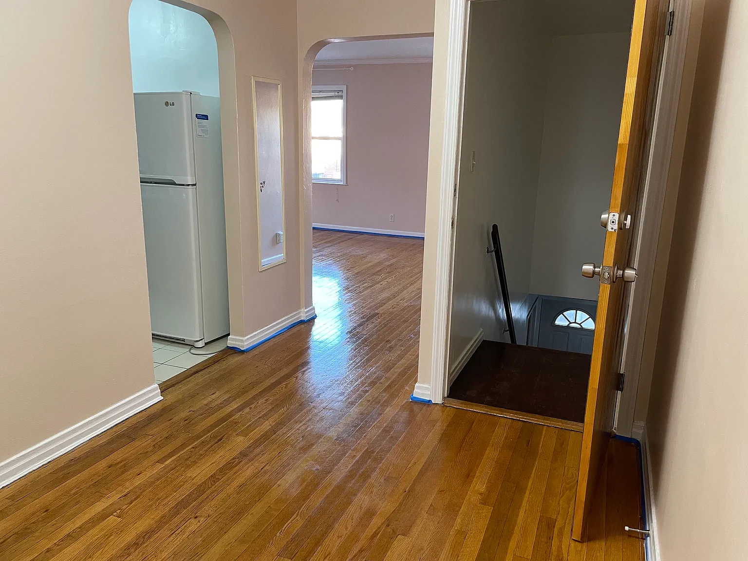 2 bed, 900 sqft, $2,575 — Photo 2