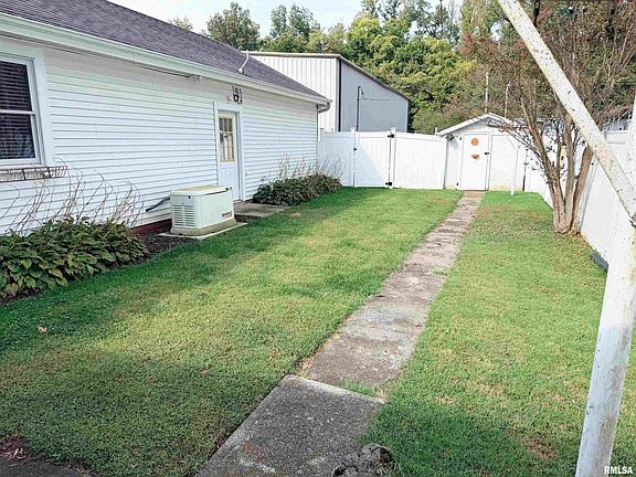 3rd image of 22483 Railroad St