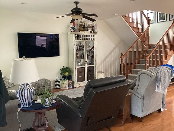 2nd image of 5623 S Magnolia Ave