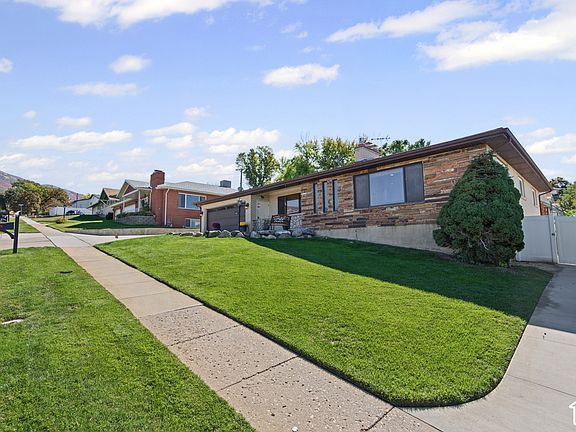 3rd image of 946 Arlington Way