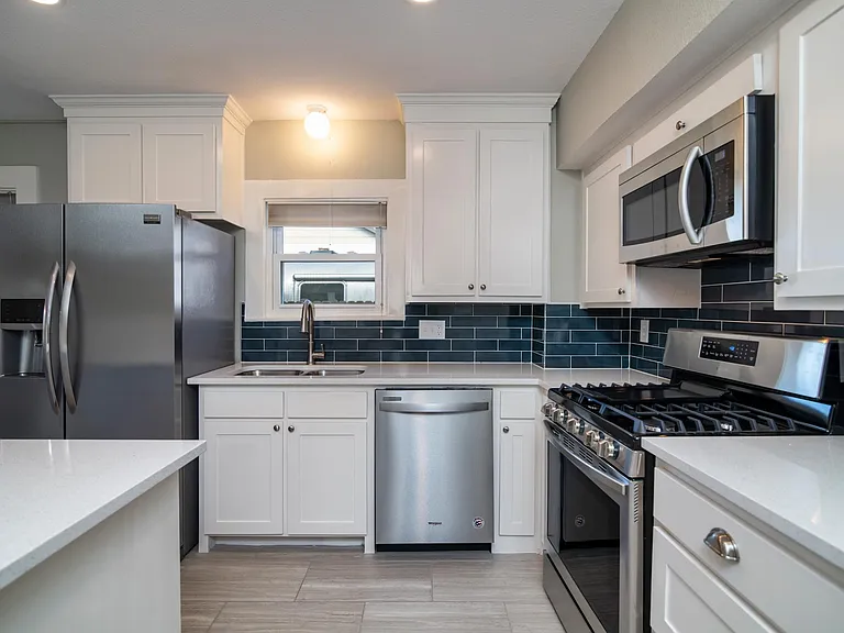 1817 Tremont Ave — Photo 8