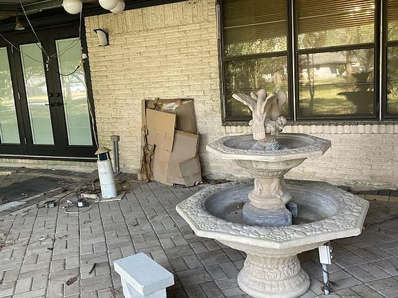 4th image of 602 Fairdale St
