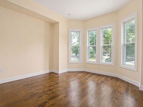 5th image of 470 Sumner St #1