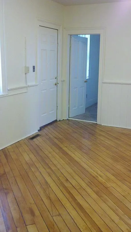 6 bed, $2,430 — Photo 2