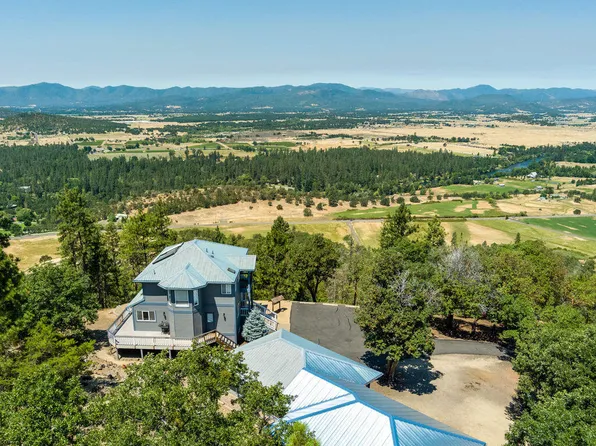308 Mount Castle Dr, Eagle Pt, OR 97524