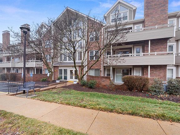 3rd image of 1033 Wilton Royal Dr APT 202