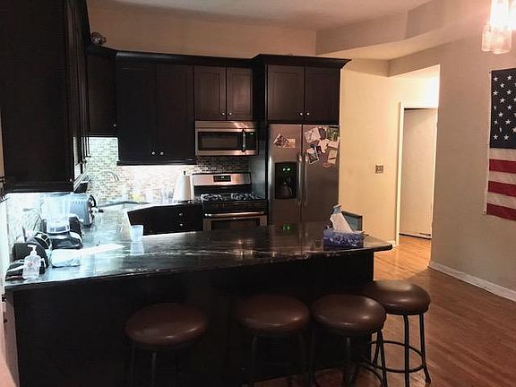 4th image of 864 W Aldine Ave #2