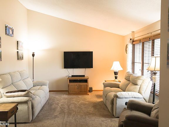 4th image of 107 Southfield Dr