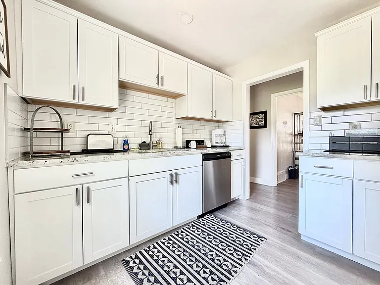 37 W Robert Ave — Photo 4