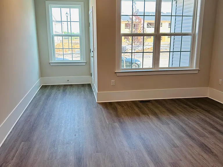3402 Jordan Dr — Photo 2