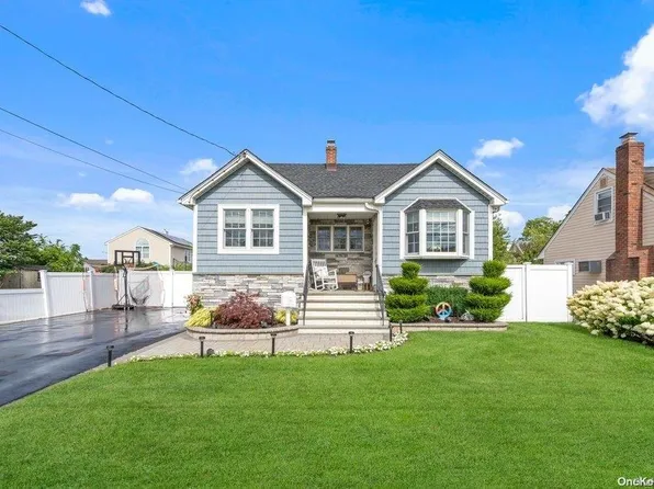 749 Sunrise Avenue, Bellmore, NY 11710