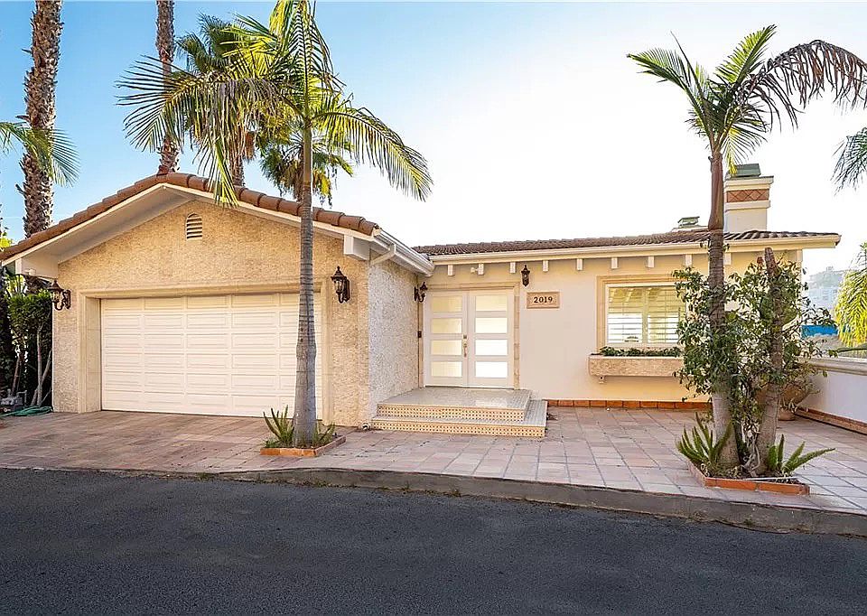 1st image of 2019 Sunset Plaza Dr