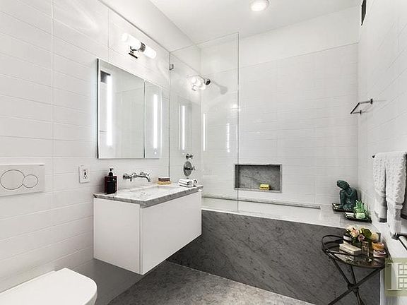 5th image of 425 Park Ave S