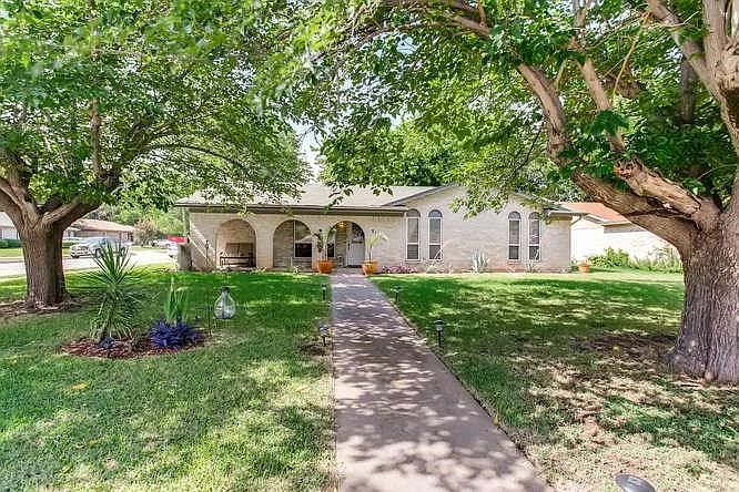 1st image of 512 Navajo Dr