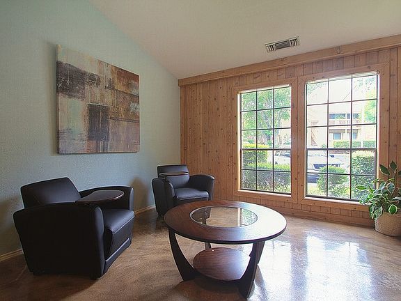 4th image of 2626 Thousand Oaks Dr APT 317