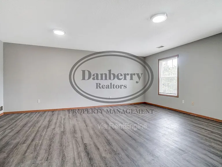 1115 N Byrne Rd — Photo 11