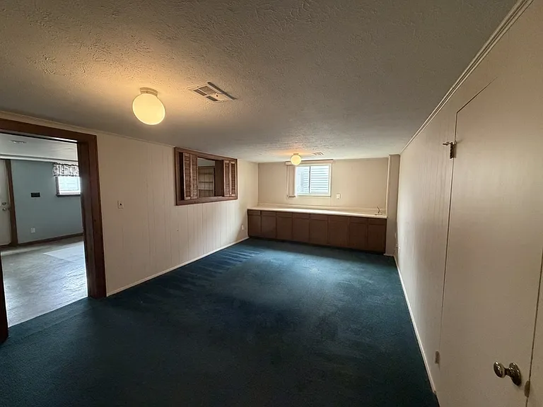 1187 Golden Gate Blvd — Photo 17