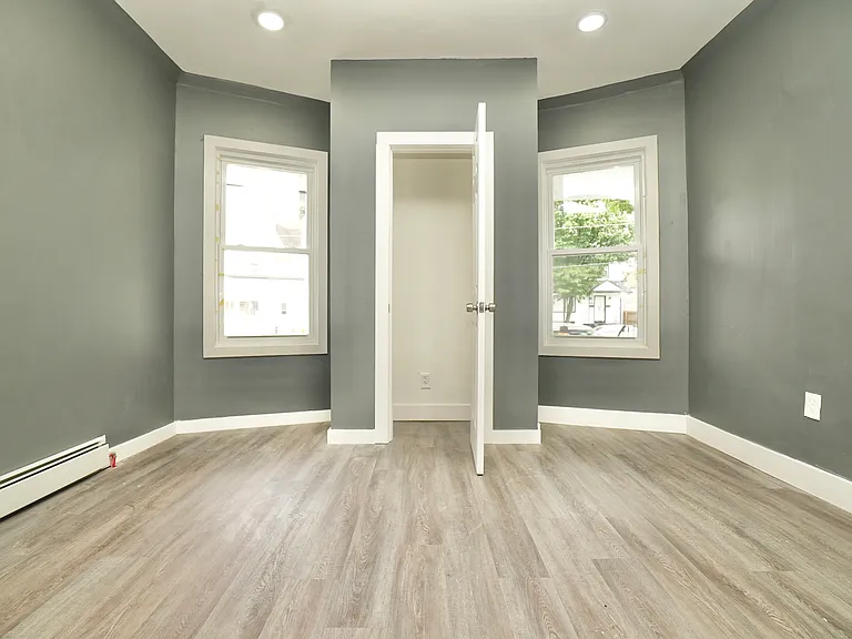 1012 Sanford Ave #2 — Photo 3