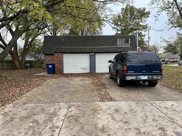 3631-3633 S Brush Creek Dr, Lawrence, KS 66047