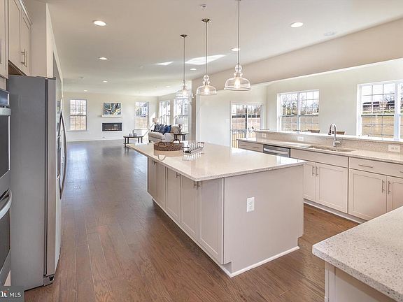 4th image of 856 Imperial Rd