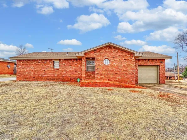 1218 Wilson Ave, Clinton, OK 73601