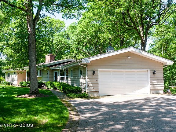 2nd image of 1065 Woodfield Ln