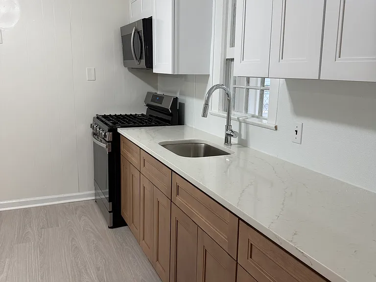 709 Ship Ave — Photo 7
