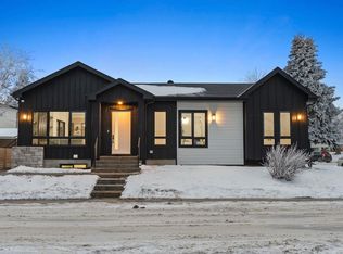 27 E Glacier Dr SW, Calgary, AB T3E5A2