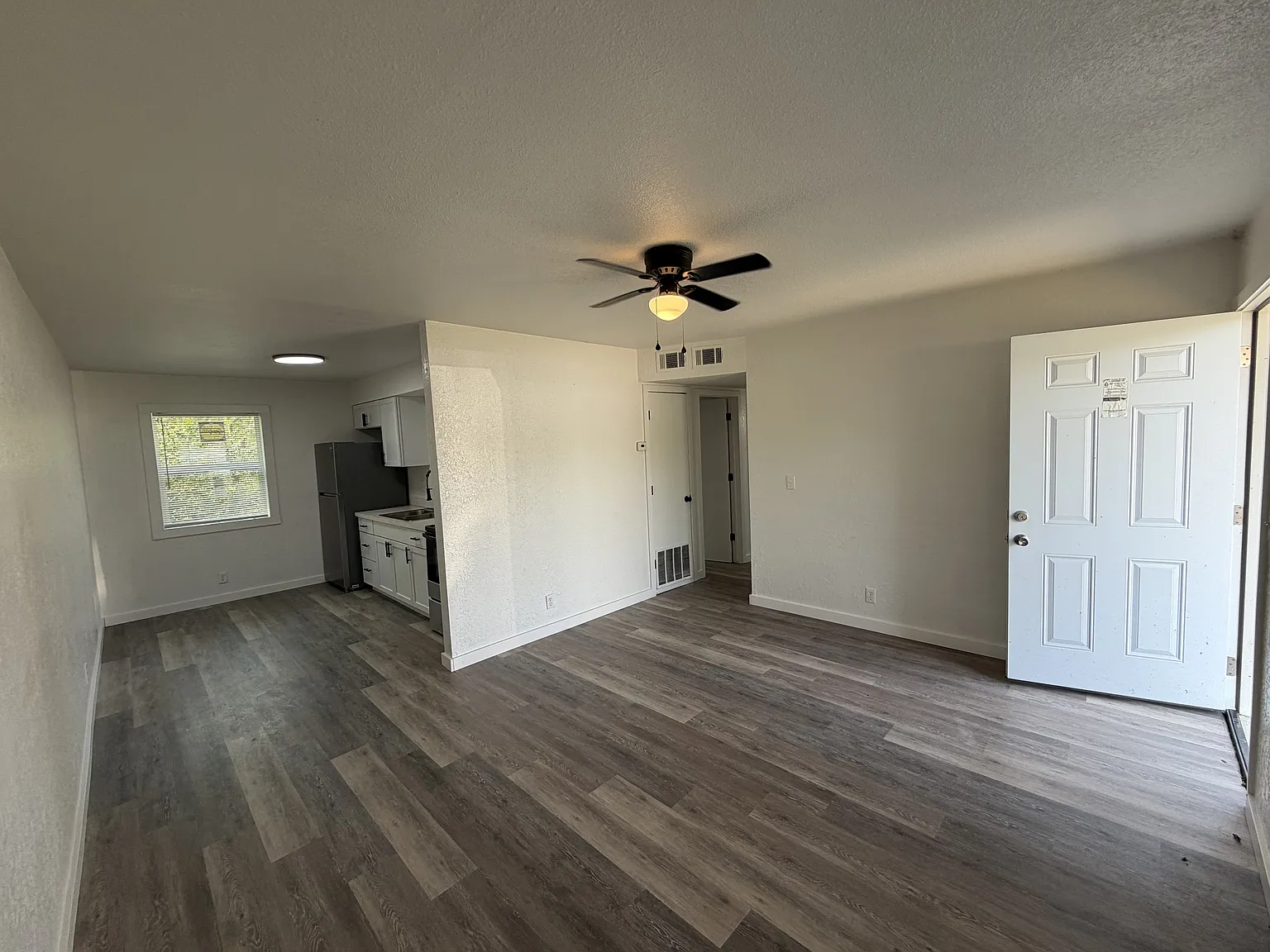 Kansas Apartments - 11 — Photo 1
