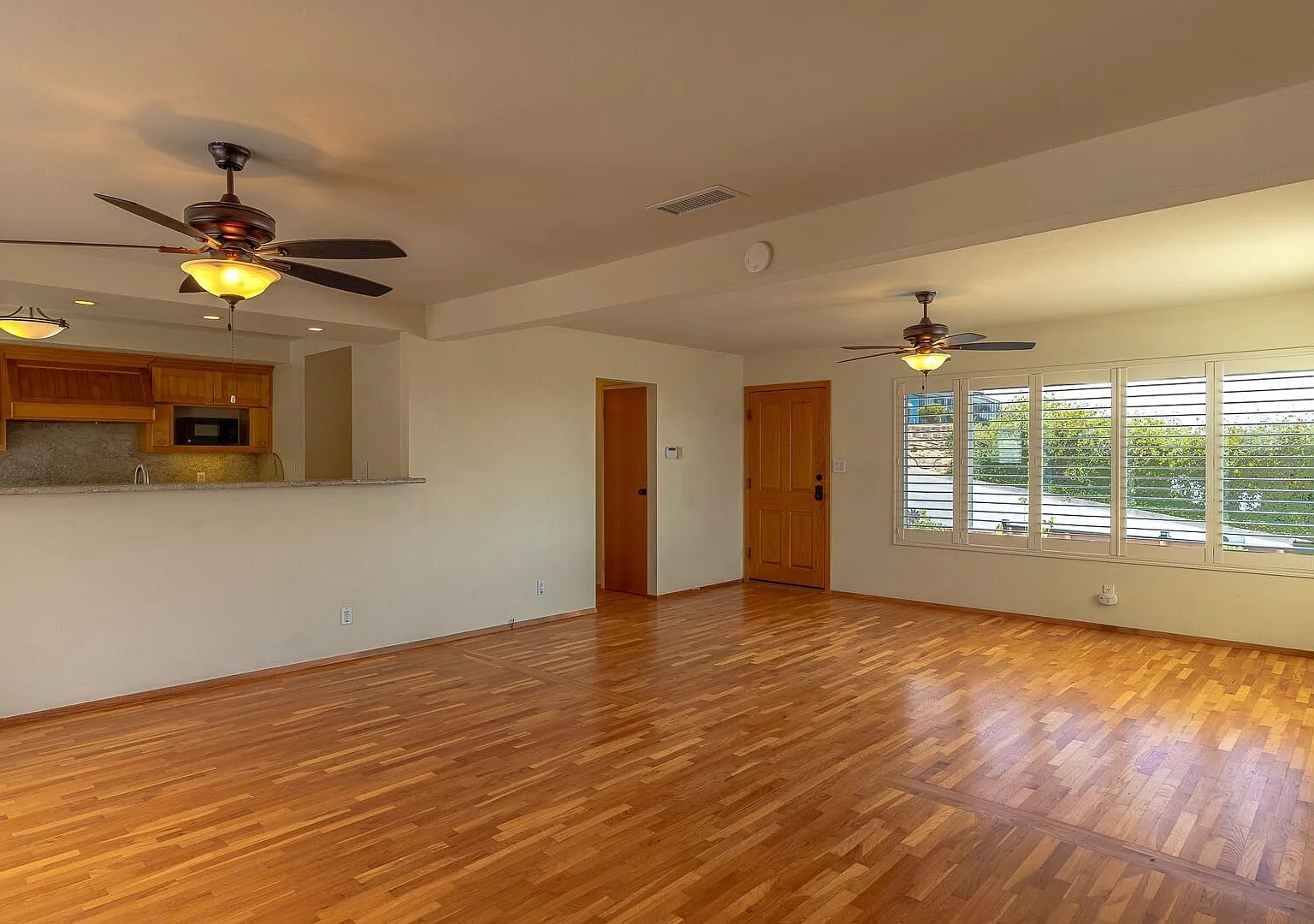 3 Bedroom + 2 Bathroom Home | Ventura Heights | Unfurnished — Photo 4