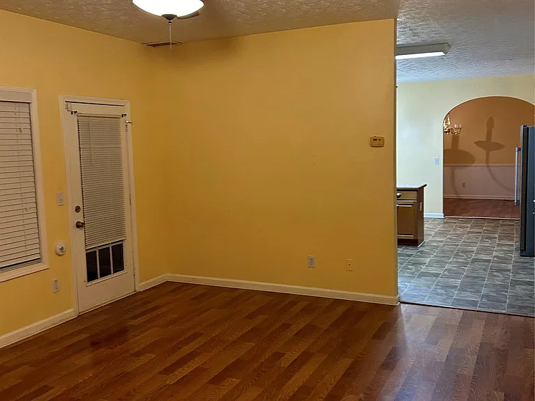 60 Parc Ct — Photo 2