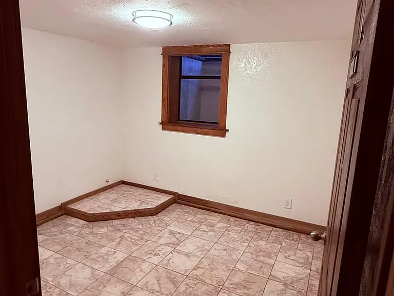 bedroom 4 in basement