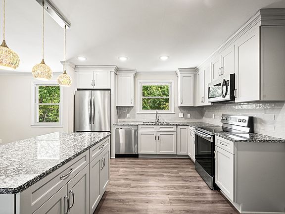 4th image of 7418 Bridle Dr