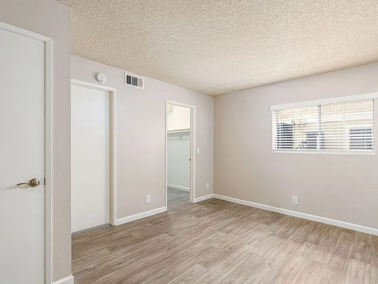 Sierra Canyon Apartments — Photo 15