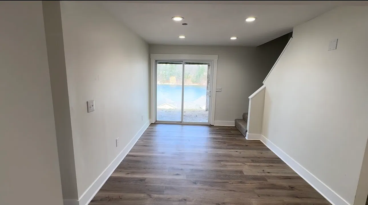 12405 Cabin Dr NE — Photo 2