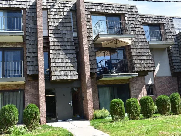 633 Forest Green Dr, Coraopolis, PA 15108
