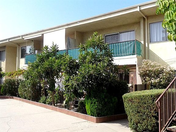 2nd image of 6133 Whitsett Ave APT 14