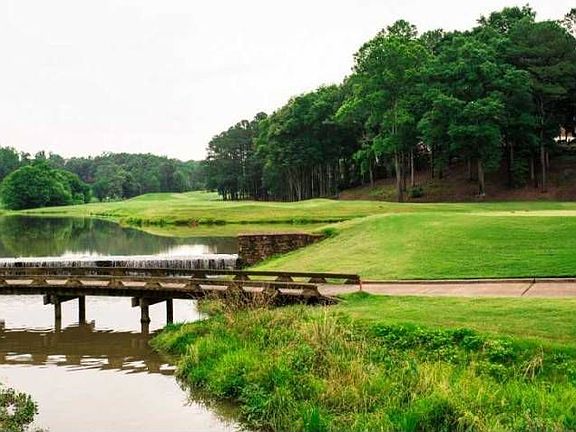 Beautiful 18 Hole GC