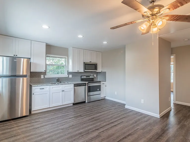 3102 Wentworth St #3 — Photo 5