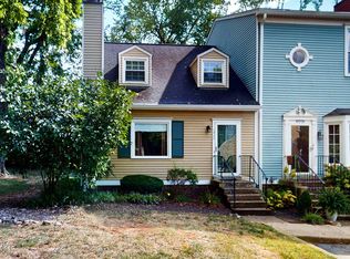 10729 Colonial Woods Way #1-1-12, Louisville, KY 40223