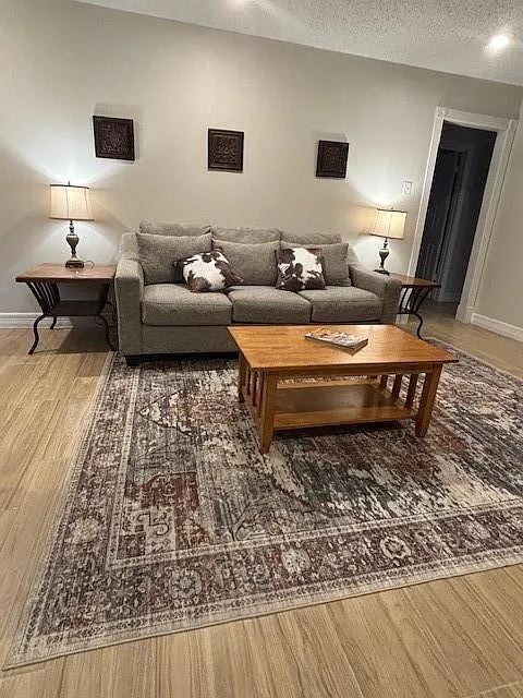 4 bed, 2.0 bath, 1522 sqft, $1,950 — Photo 2